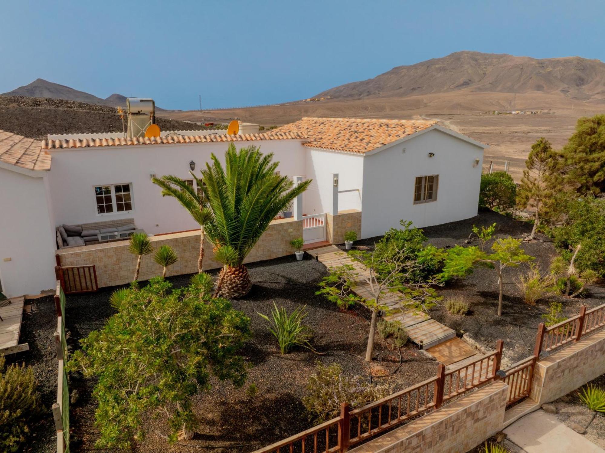 Casa Amaya - Spacious House With Pool, Large Garden, Bbq, 2 Terraces, And Ideal Location El Charco  Zewnętrze zdjęcie