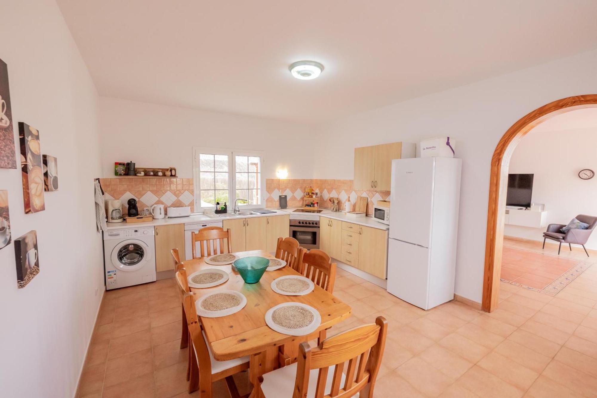 Casa Amaya - Spacious House With Pool, Large Garden, Bbq, 2 Terraces, And Ideal Location El Charco  Zewnętrze zdjęcie